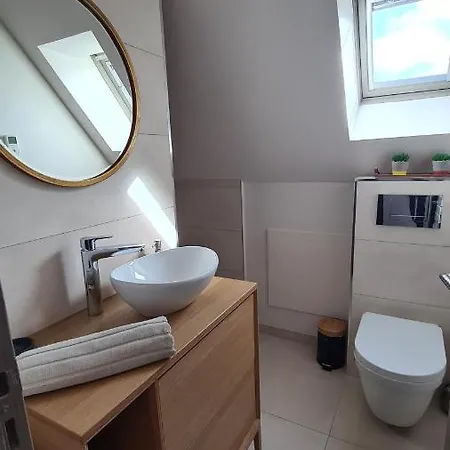 5*, A 3 Mn, Piscine Interieure A 28° *