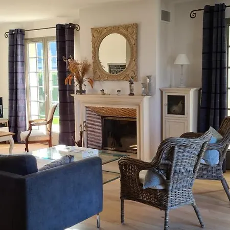 Avec Piscine Interieure Chauffee Toute L'annee A 3mn Villa *