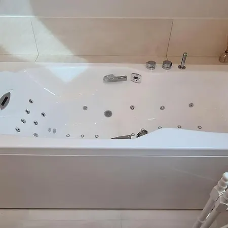 5*, A 3 Mn, Piscine Interieure A 28° *