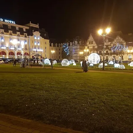 Avec Piscine Interieure Chauffee Toute L'annee A 3mn Vila