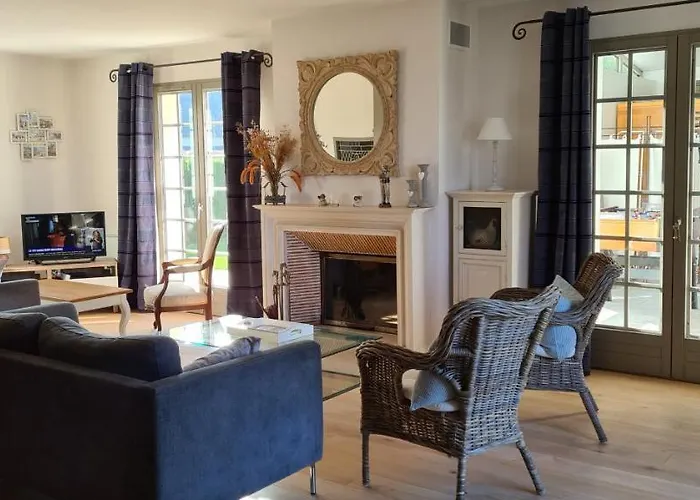 5*, à 3 Mn, Piscine Intérieure à 28° Villa *