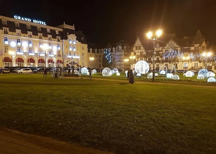 5*, à 3 Mn, Piscine Intérieure à 28° Villa